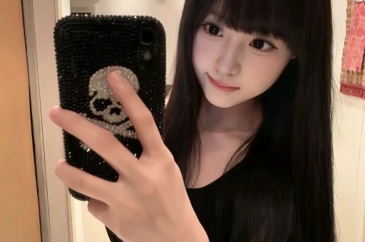 谢娜成都演唱会想看人数超35万艺人跨界为何引争议